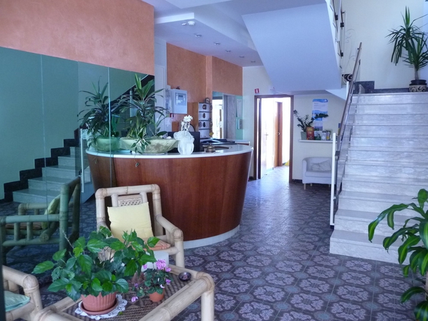 Imagen de los interiores del Hotel Suprem. Foto 16