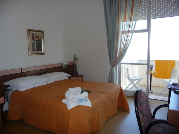 Imagen de la habitación del Hotel Suprem. Foto 9