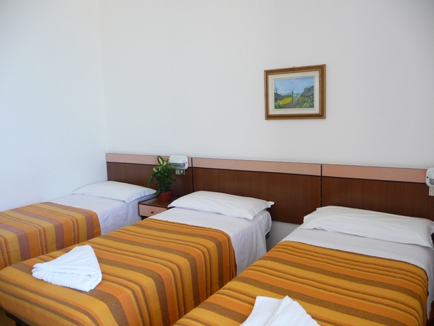 Imagen de la habitación del Hotel Suprem. Foto 11