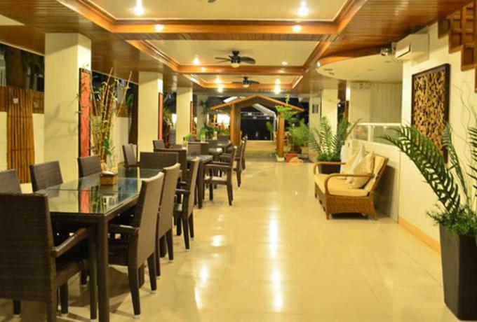 Imagen del bar/restaurante del Hotel Sur Beach Resort. Foto 10