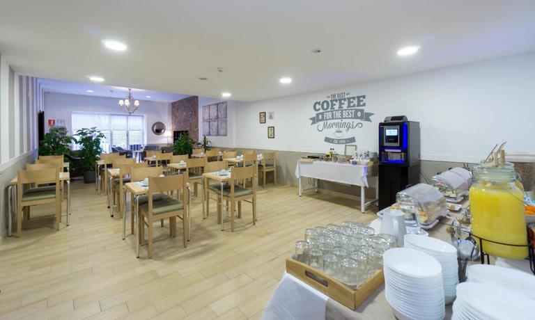 Imagen del bar/restaurante del Hotel Sur Málaga. Foto 3