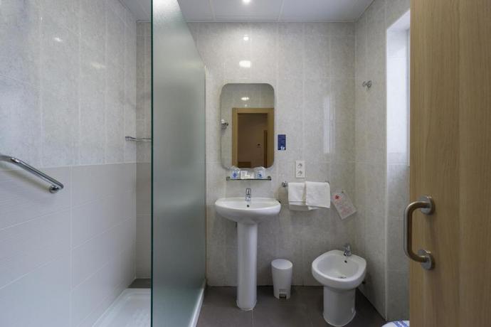 Imagen de la habitación del Hotel Sur Málaga. Foto 6