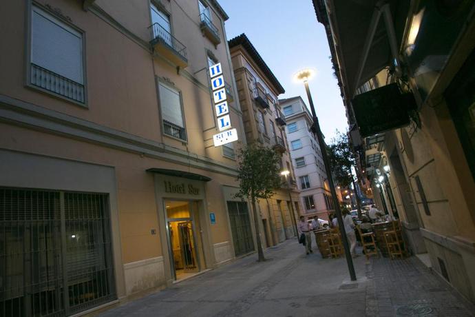 Imagen de los exteriores del Hotel Sur Málaga. Foto 9