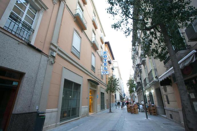 Imagen de los exteriores del Hotel Sur Málaga. Foto 10