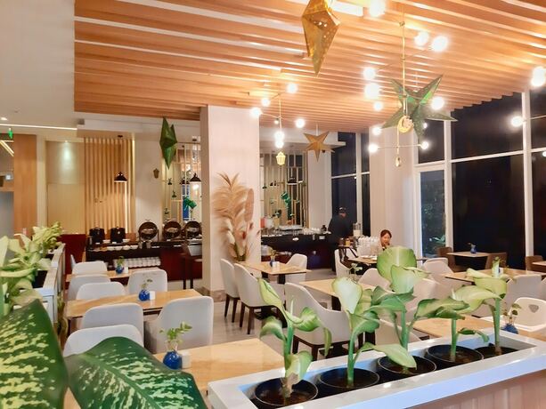Imagen del bar/restaurante del Hotel Surabaya River View. Foto 7