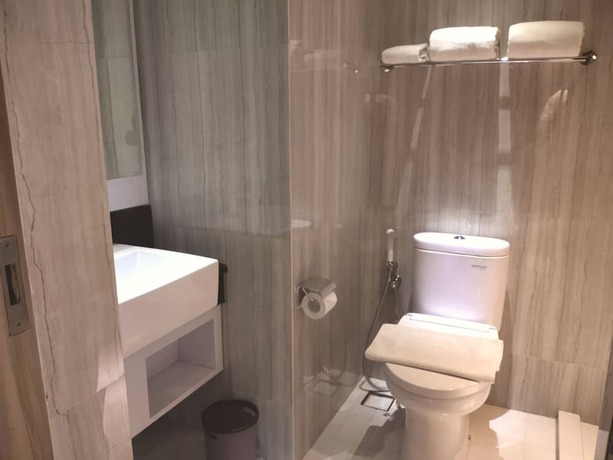 Imagen de la habitación del Hotel Surabaya River View. Foto 11