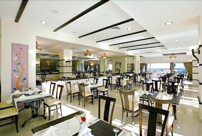 Imagen del bar/restaurante del Hotel Sural Resort - All Inclusive. Foto 5