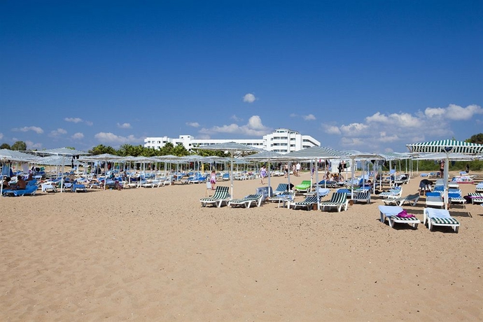 Imagen de los exteriores del Hotel Sural Saray. Foto 6