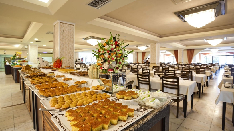 Imagen del bar/restaurante del Hotel Sural Saray. Foto 4