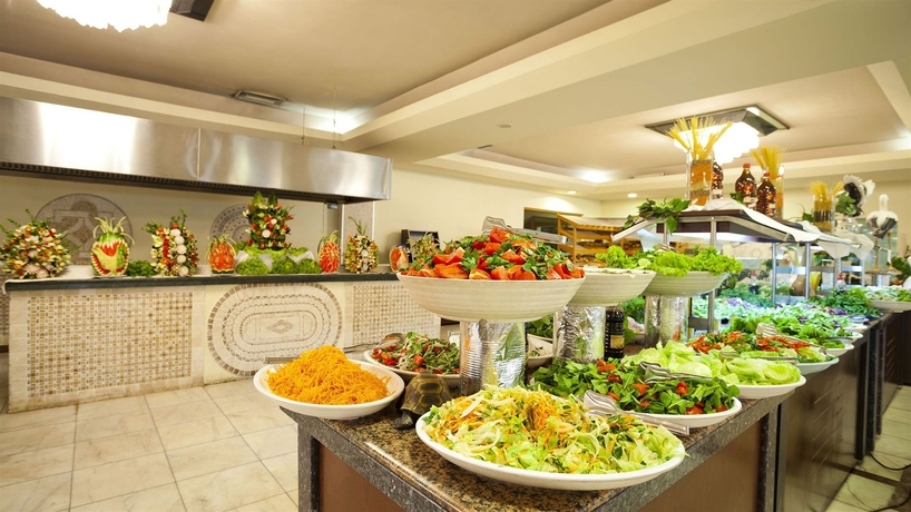 Imagen del bar/restaurante del Hotel Sural Saray. Foto 5