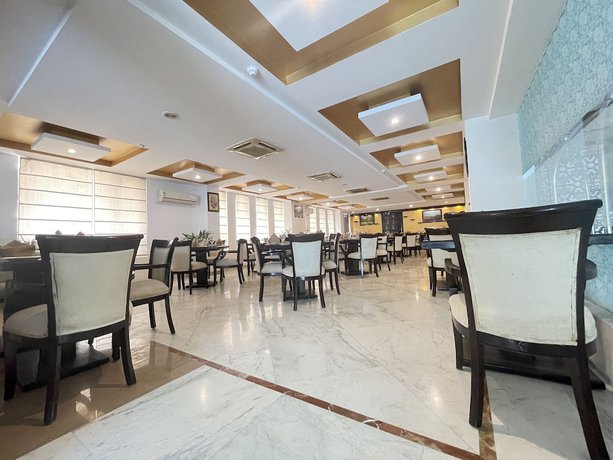 Imagen del bar/restaurante del Hotel Surasena Regalvista. Foto 6