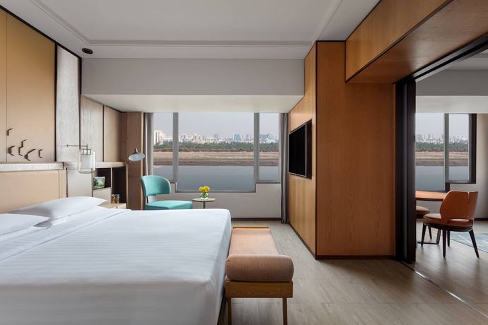 Imagen de la habitación del Hotel Surat Marriott. Foto 19