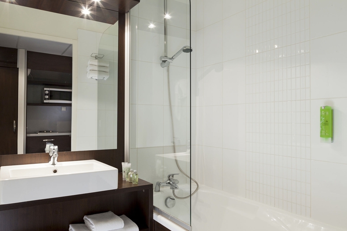 Imagen de la habitación del Hotel Sure By Best Western Nantes Beaujoire. Foto 12