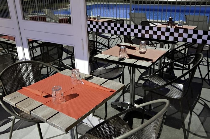 Imagen del bar/restaurante del Hotel Sure Hotel by Best Western Bordeaux Aéroport. Foto 3