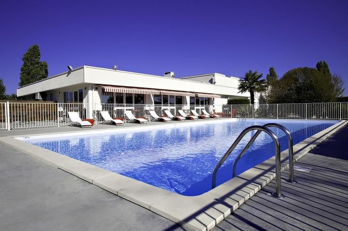 Imagen de la piscina del Hotel Sure Hotel by Best Western Bordeaux Aéroport. Foto 16