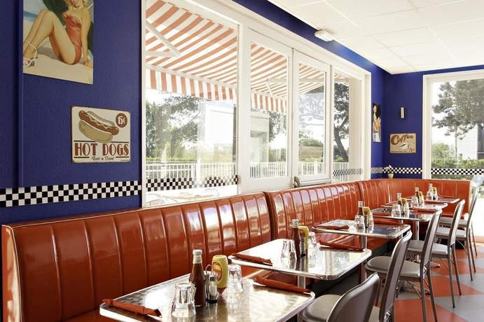 Imagen del bar/restaurante del Hotel Sure Hotel by Best Western Bordeaux Aéroport. Foto 4