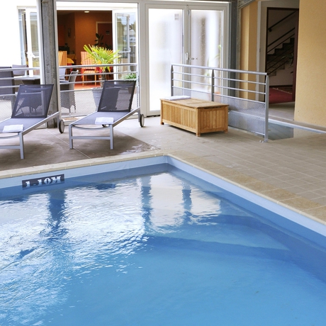 Imagen de la piscina del Hotel Sure Hotel by Best Western Caen Mémorial. Foto 18