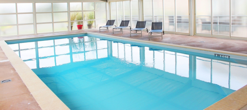 Imagen de la piscina del Hotel Sure Hotel by Best Western Caen Mémorial. Foto 19