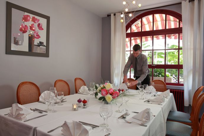 Imagen del bar/restaurante del Hotel Sure Hotel by Best Western Saint-Quentin Ouest. Foto 4