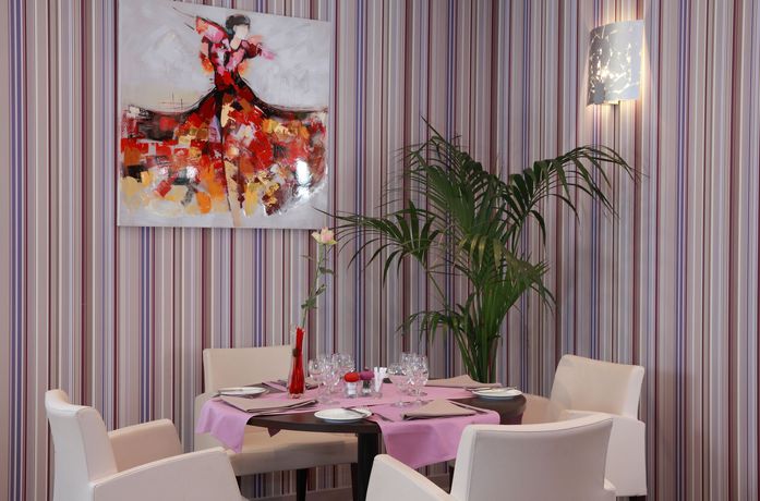 Imagen del bar/restaurante del Hotel Sure Hotel by Best Western Saint-Quentin Ouest. Foto 6