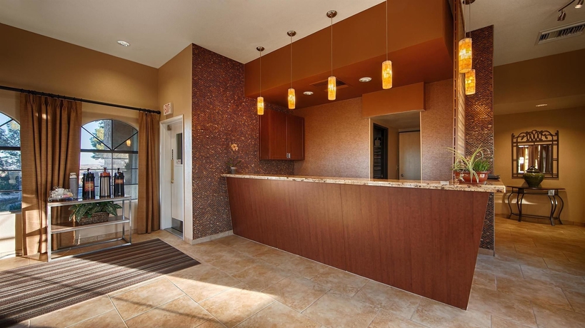 Imagen de los interiores del Hotel Sure Stay Plus By Best Western Twentynine Palms Joshua Tree. Foto 15