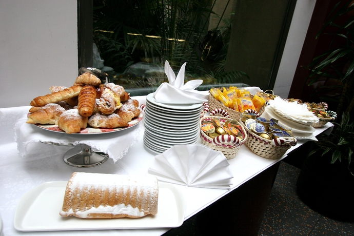 Imagen del bar/restaurante del Hotel Sure by Best Western Turin City Centre. Foto 4