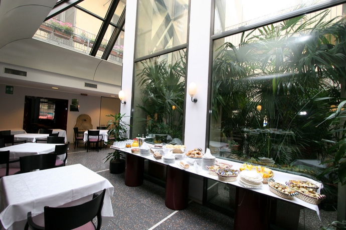 Imagen del bar/restaurante del Hotel Sure by Best Western Turin City Centre. Foto 6