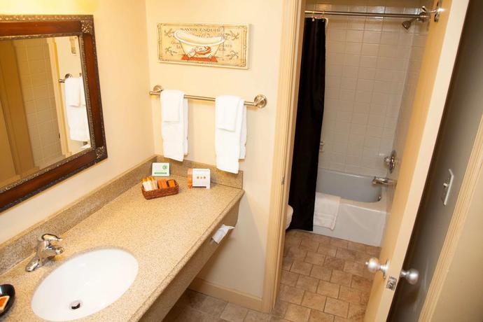 Imagen de la habitación del Hotel SureStay Collection by Best Western Genetti. Foto 3