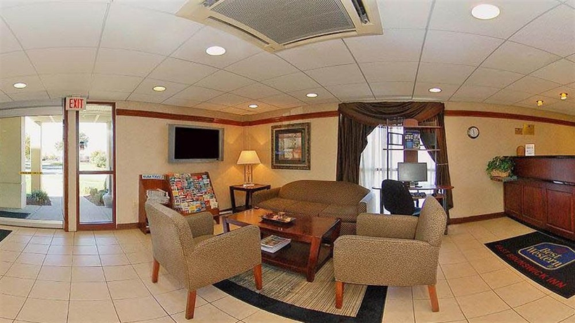 Imagen de los interiores del Hotel SureStay Hotel by Best Western East Brunswick. Foto 7