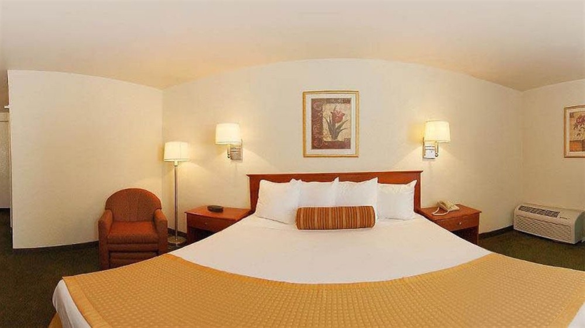 Imagen de la habitación del Hotel SureStay Hotel by Best Western East Brunswick. Foto 4
