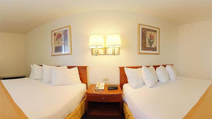 Imagen de la habitación del Hotel SureStay Hotel by Best Western East Brunswick. Foto 5