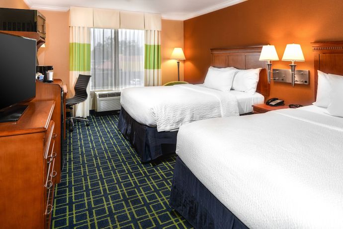 Imagen de la habitación del Hotel SureStay Hotel by Best Western Ontario Airport. Foto 11