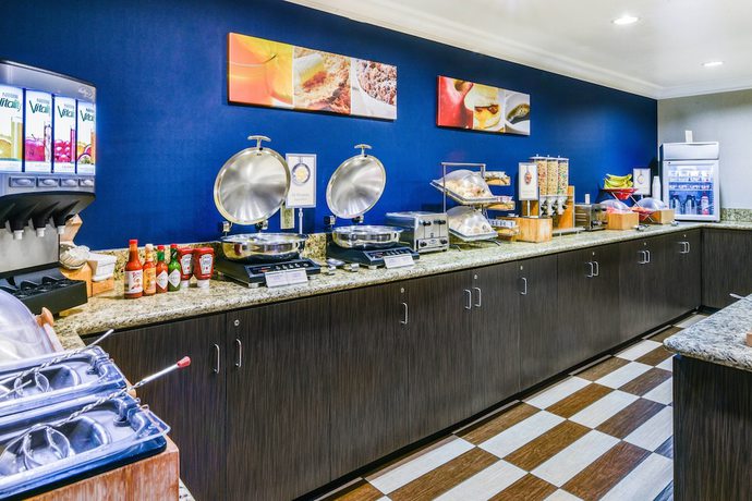 Imagen del bar/restaurante del Hotel SureStay Hotel by Best Western Ontario Airport. Foto 2