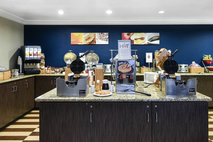 Imagen del bar/restaurante del Hotel SureStay Hotel by Best Western Ontario Airport. Foto 3