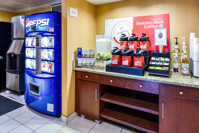 Imagen del bar/restaurante del Hotel SureStay Hotel by Best Western Ontario Airport. Foto 4