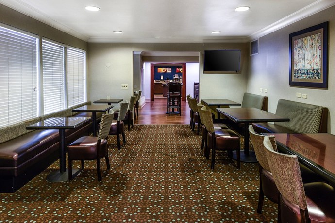 Imagen del bar/restaurante del Hotel SureStay Hotel by Best Western Ontario Airport. Foto 5