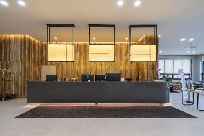 Imagen de los interiores del Hotel SureStay Plus Hotel By Best Western Asan. Foto 19