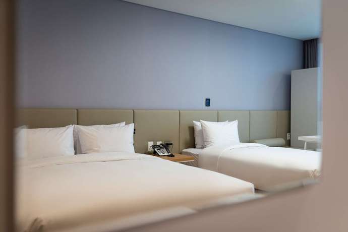 Imagen de la habitación del Hotel SureStay Plus Hotel By Best Western Asan. Foto 13