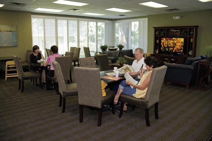 Imagen del bar/restaurante del Hotel SureStay Plus Hotel by Best Western Clearwater Central. Foto 4