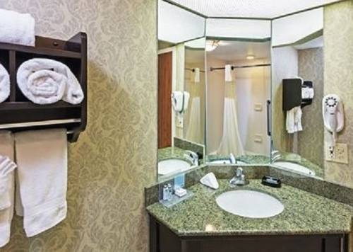 Imagen de la habitación del Hotel SureStay Plus Hotel by Best Western Norman. Foto 2