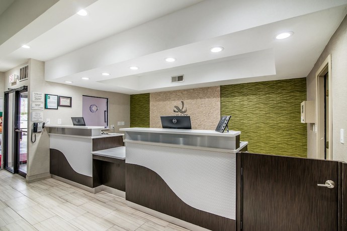 Imagen de los interiores del Hotel SureStay Plus by Best Western Alamogordo White Sands. Foto 19