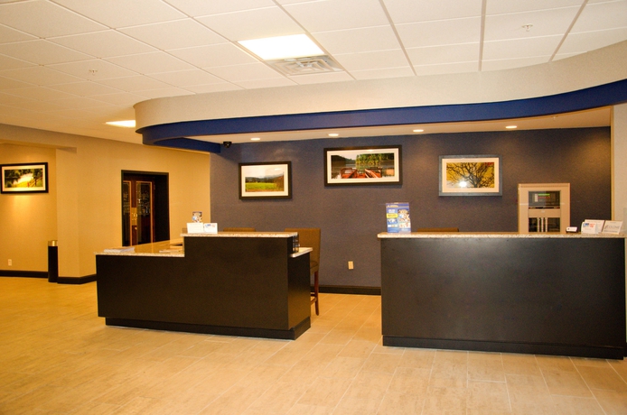 Imagen de los interiores del Hotel SureStay Plus by Best Western Albany Airport. Foto 11