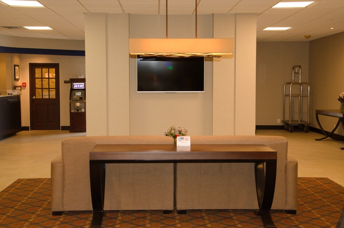 Imagen de los interiores del Hotel SureStay Plus by Best Western Albany Airport. Foto 12