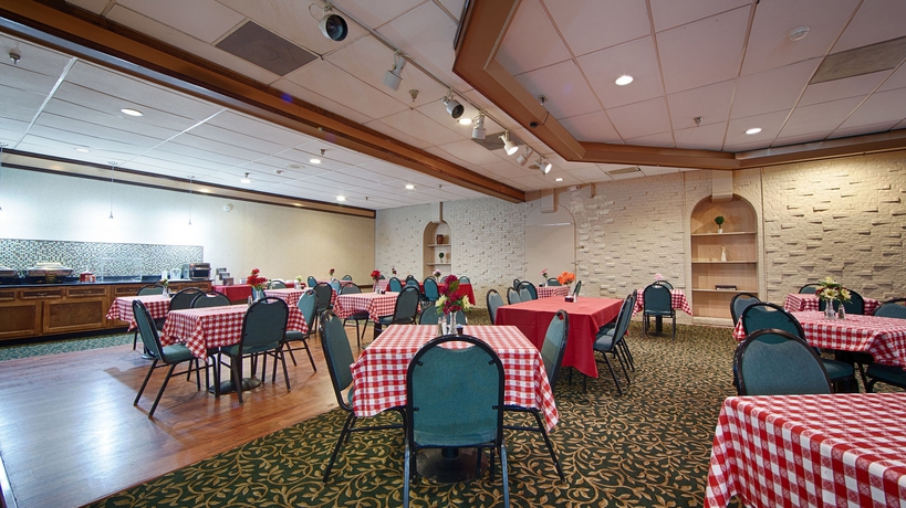 Imagen del bar/restaurante del Hotel SureStay Plus by Best Western Albany Airport. Foto 5