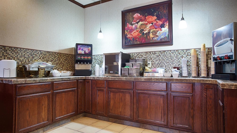 Imagen del bar/restaurante del Hotel SureStay Plus by Best Western Albany Airport. Foto 6