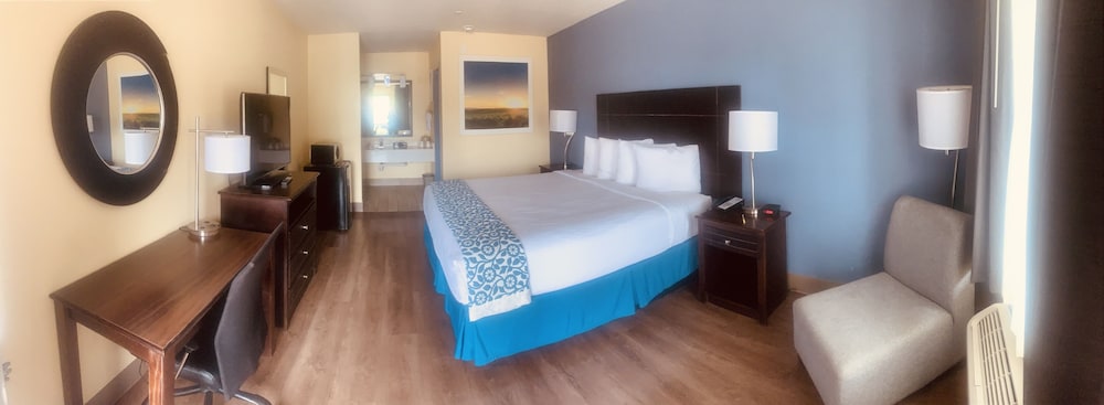 Imagen de la habitación del Hotel SureStay Plus by Best Western Beaumont. Foto 11