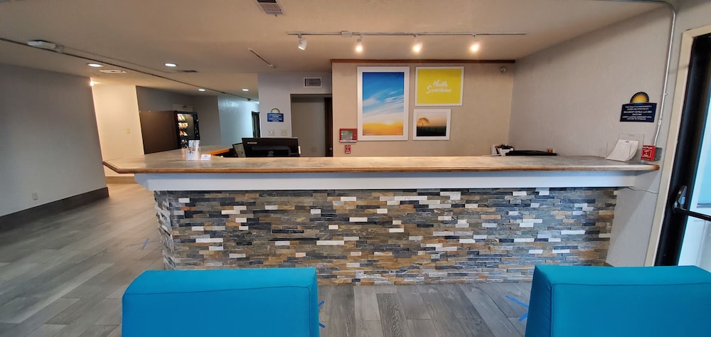 Imagen de los interiores del Hotel SureStay Plus by Best Western Beaumont. Foto 12