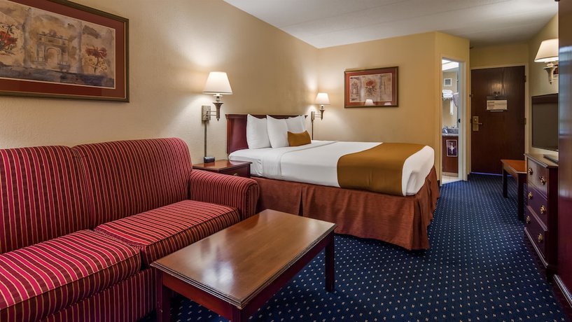 Imagen de la habitación del Hotel SureStay Plus by Best Western Chicago Lombard. Foto 10