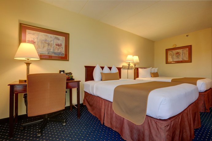 Imagen de la habitación del Hotel SureStay Plus by Best Western Chicago Lombard. Foto 13