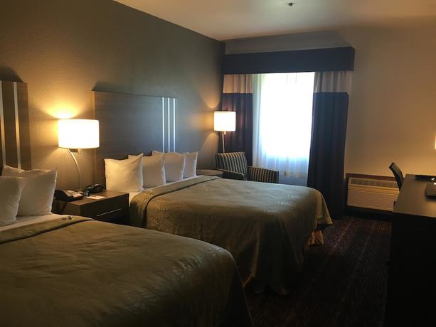 Imagen de la habitación del Hotel SureStay Plus by Best Western Edmond. Foto 8
